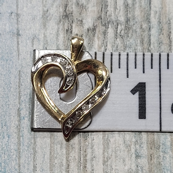 10k Heart Pendant - Picture 4 of 7
